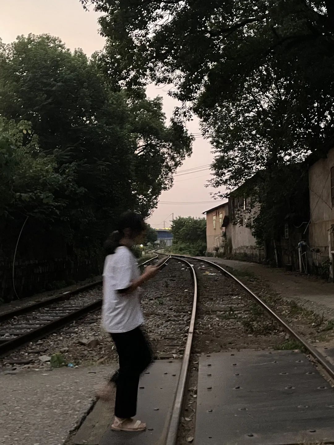 DƬ